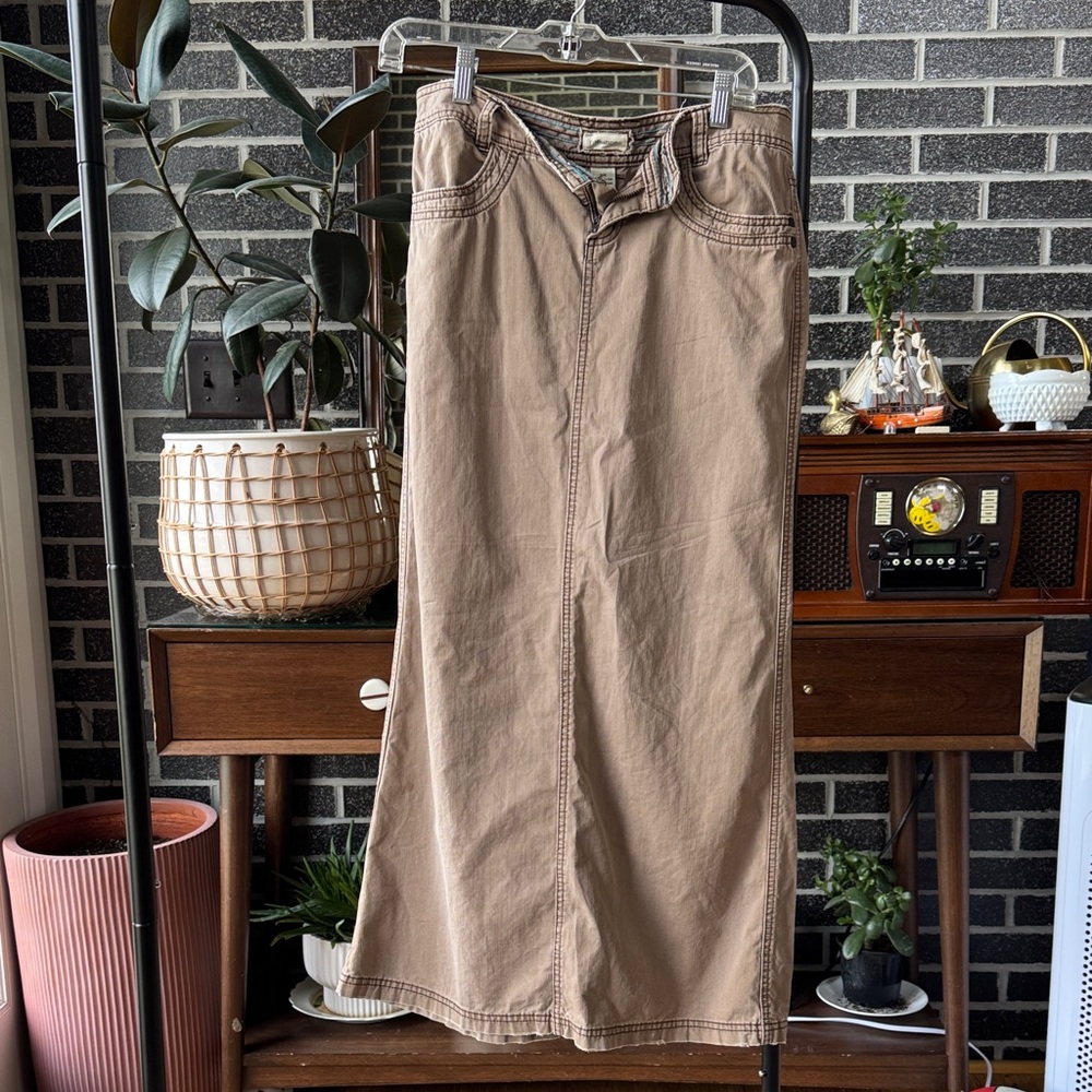 Maurices khaki brown Maxi Skirt size 3/4 no stains no rips